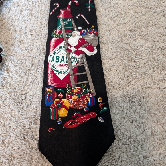 Tabasco Vintage Christmas Tie - Picture 2 of 5